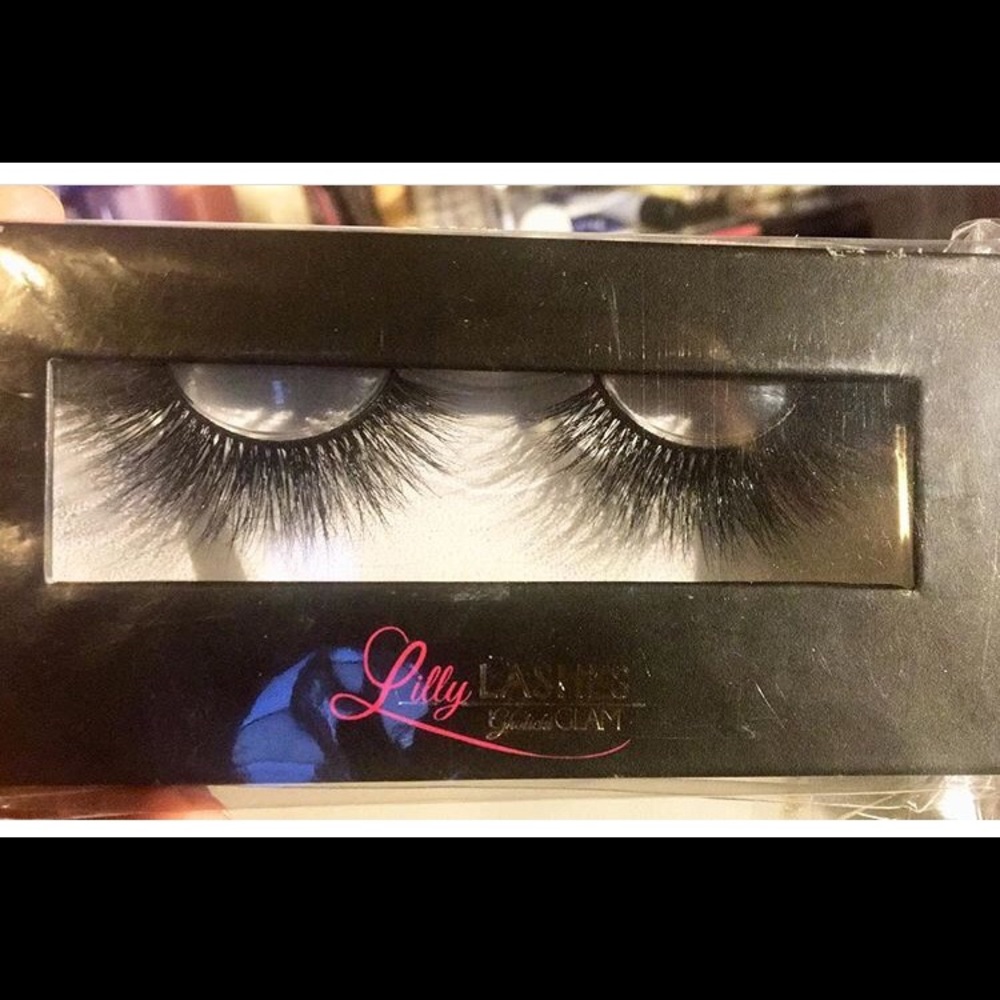 False mink eyelashes (NYC)
